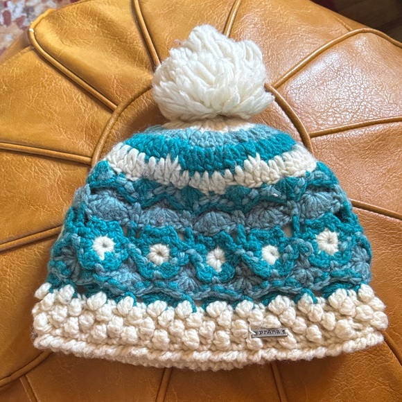 Prana women’s hat Pom pom skiing fleece lined acrylic blend turquoise flowers - Picture 1 of 8